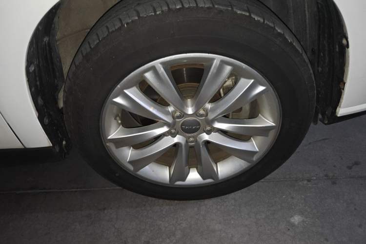 Used Haval H2 2015 1.5T Automatic Two-Wheel Drive Elite Edition Right Front Wheel Hub