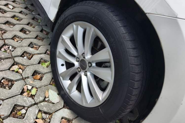 Used Haval H2 2015 1.5T Automatic Two-Wheel Drive Elite Edition Right Front Wheel Hub