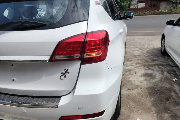 Used Haval H2 2015 1.5T Automatic Two-Wheel Drive Elite Edition Right Rear Taillight