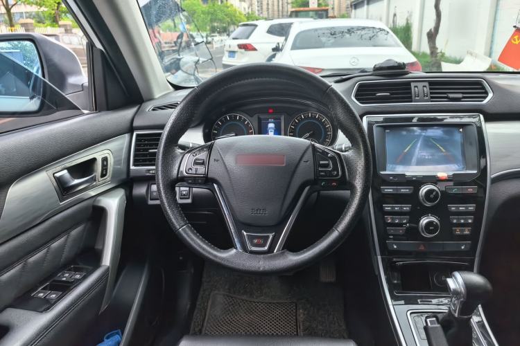 Used Haval H2 2015 1.5T Automatic Two-Wheel Drive Elite Edition Steering Wheel