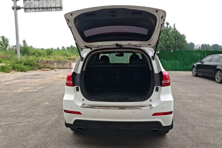 Used Haval H2 2015 1.5T Automatic Two-Wheel Drive Elite Edition Trunk