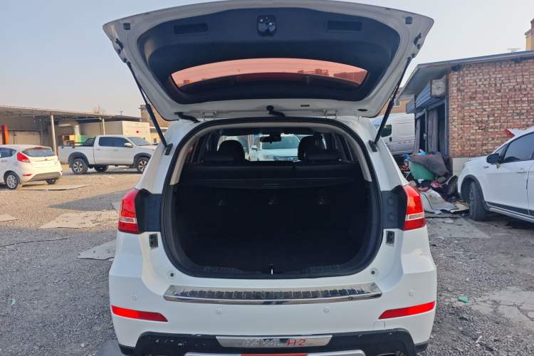 Used Haval H2 2015 1.5T Automatic Two-Wheel Drive Elite Edition Trunk