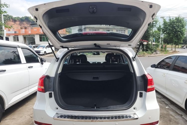 Used Haval H2 2015 1.5T Automatic Two-Wheel Drive Elite Edition Trunk
