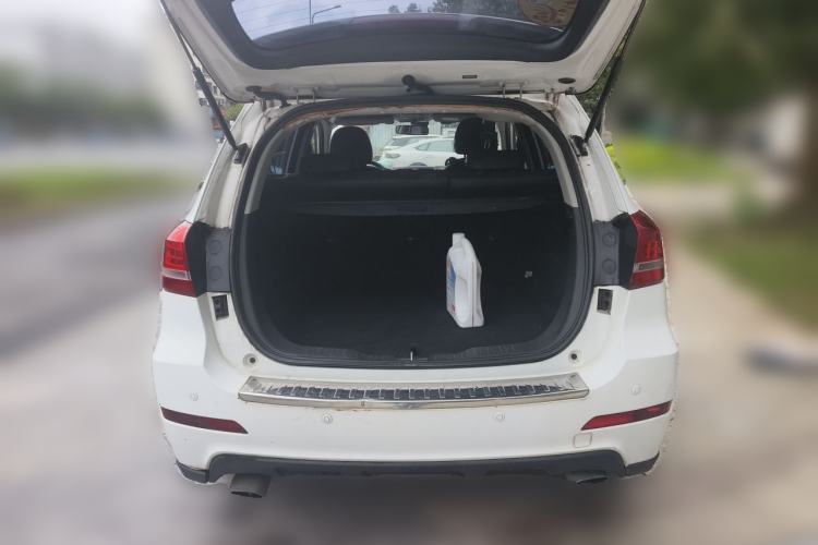 Used Haval H2 2015 1.5T Automatic Two-Wheel Drive Elite Edition Trunk