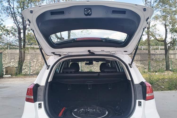 Used Haval H2 2015 1.5T Automatic Two-Wheel Drive Elite Edition Trunk