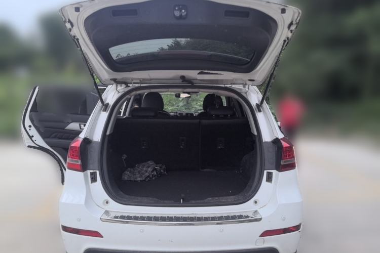 Used Haval H2 2015 1.5T Automatic Two-Wheel Drive Elite Edition Trunk