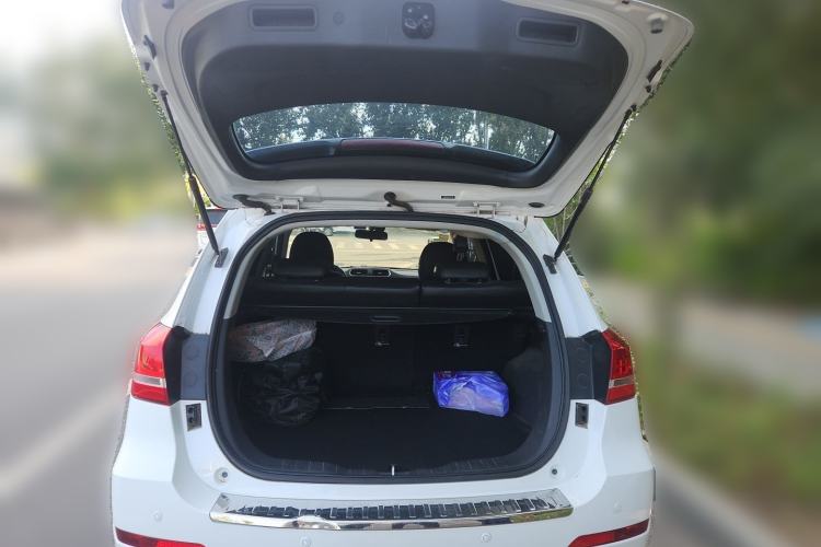 Used Haval H2 2015 1.5T Automatic Two-Wheel Drive Elite Edition Trunk