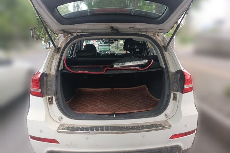Used Haval H2 2015 1.5T Automatic Two-Wheel Drive Elite Edition Trunk