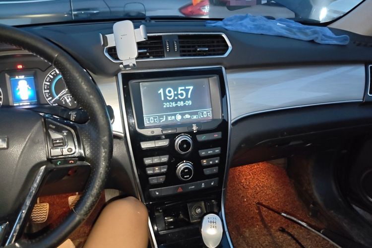 Used Haval H2 2016 Red-Label 1.5T Manual Two-Wheel Drive Luxury Model Audio And AC Panel
