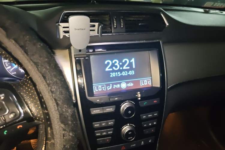 Used Haval H2 2016 Red-Label 1.5T Manual Two-Wheel Drive Luxury Model Audio And AC Panel