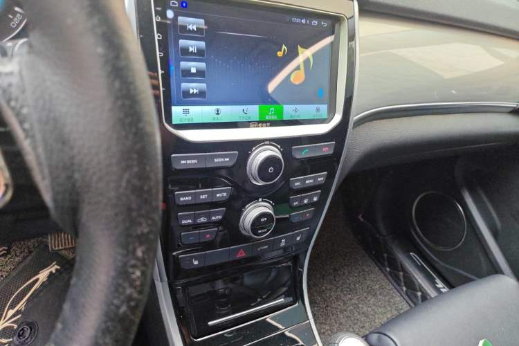 Used Haval H2 2016 Red-Label 1.5T Manual Two-Wheel Drive Luxury Model Audio And AC Panel
