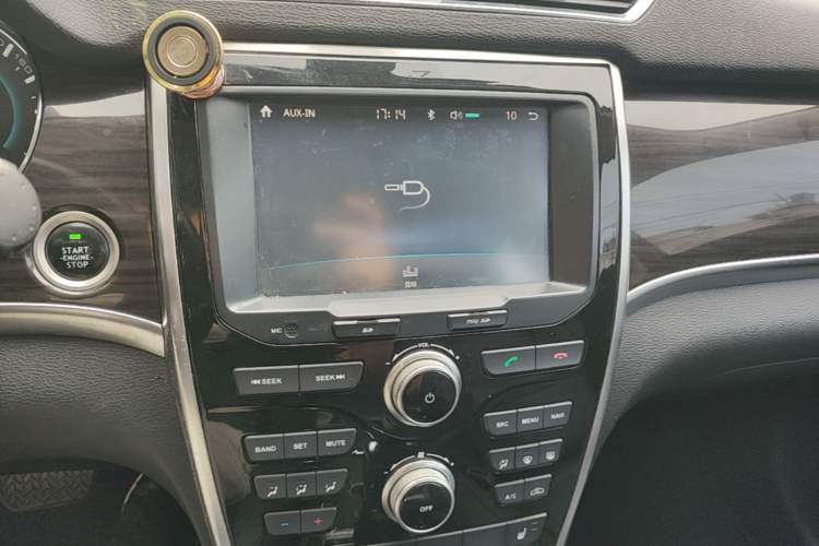Used Haval H2 2016 Red Label 1.5T Automatic Two-Wheel Drive Elite Model Audio And AC Panel