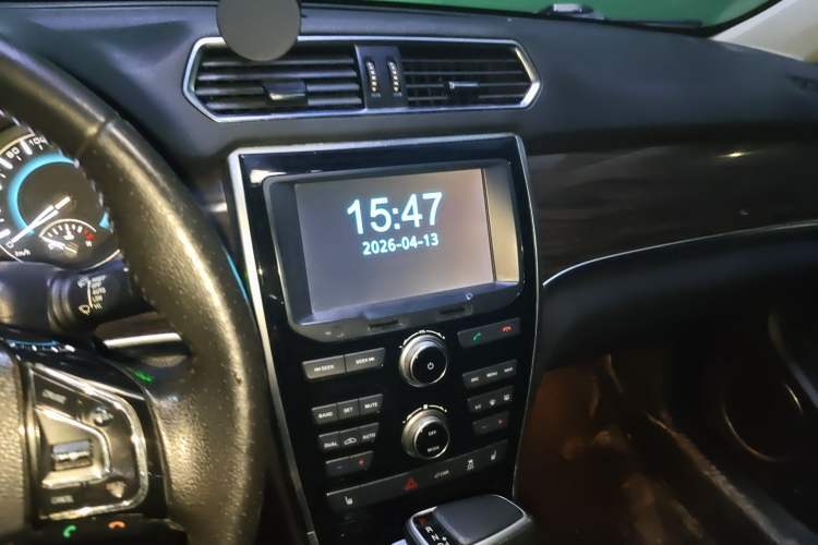 Used Haval H2 2016 Red-Label 1.5T Automatic Two-Wheel Drive Luxury Model Audio And AC Panel
