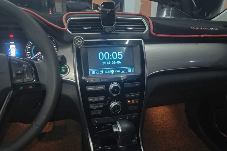 Used Haval H2 2016 Red-Label 1.5T Automatic Two-Wheel Drive Luxury Model Audio And AC Panel