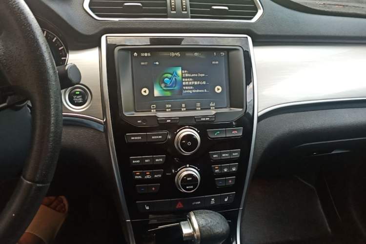 Used Haval H2 2016 Red-Label 1.5T Automatic Two-Wheel Drive Luxury Model Audio And AC Panel