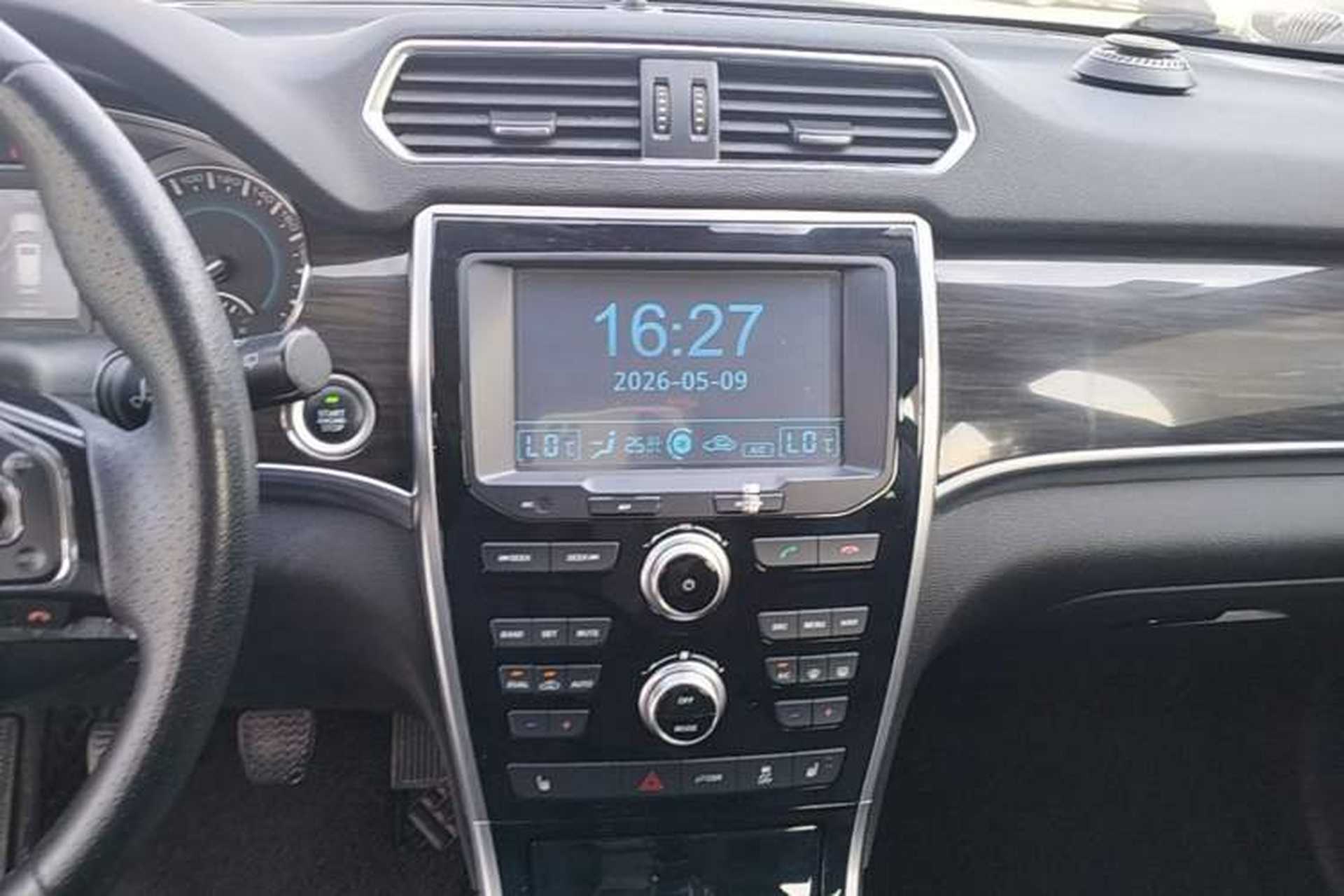 Used Haval H2 2016 Red-Label 1.5T Manual Two-Wheel Drive Luxury Model Audio And AC Panel