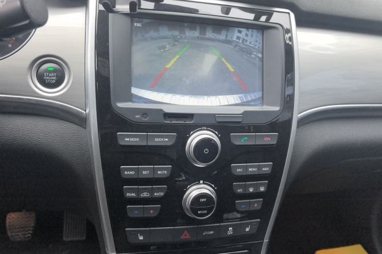 Used Haval H2 2016 Red-Label 1.5T Manual Two-Wheel Drive Luxury Model Audio And AC Panel
