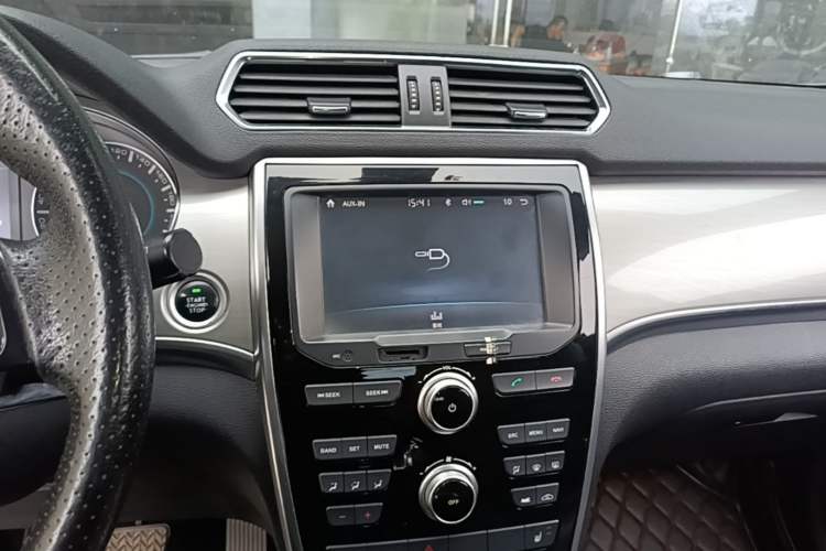 Used Haval H2 2016 Red Label 1.5T Automatic Two-Wheel Drive Elite Model Audio And AC Panel