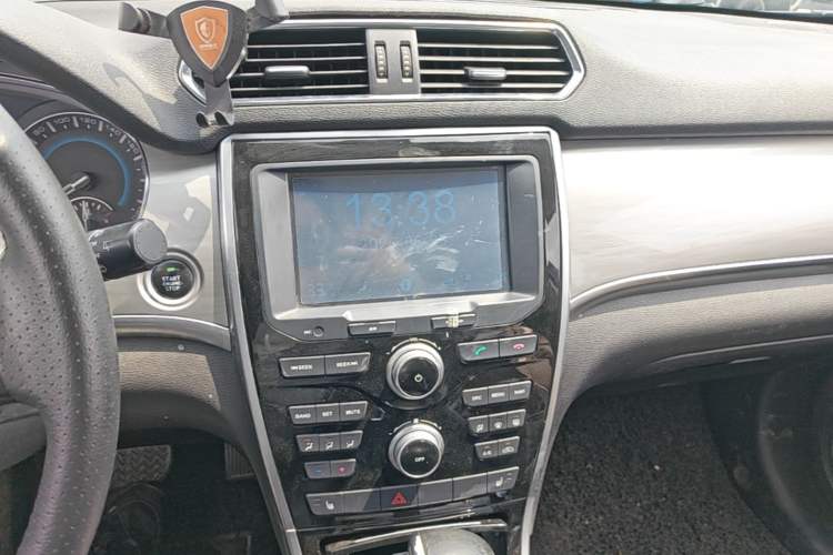 Used Haval H2 2016 Red Label 1.5T Automatic Two-Wheel Drive Elite Model Audio And AC Panel