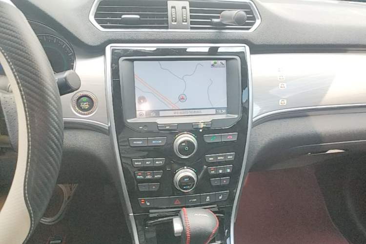 Used Haval H2 2016 Red-Label 1.5T Automatic Two-Wheel Drive Luxury Model Audio And AC Panel