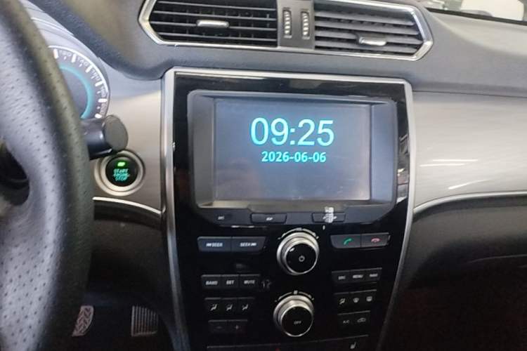 Used Haval H2 2016 Red Label 1.5T Automatic Two-Wheel Drive Elite Model Audio And AC Panel