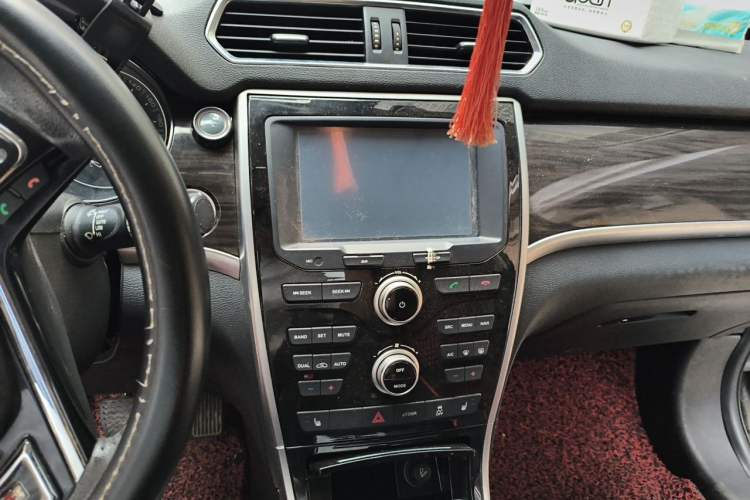 Used Haval H2 2016 Red-Label 1.5T Manual Two-Wheel Drive Luxury Model Audio And AC Panel