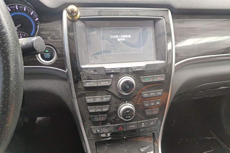 Used Haval H2 2016 Red-Label 1.5T Manual Two-Wheel Drive Luxury Model Audio And AC Panel