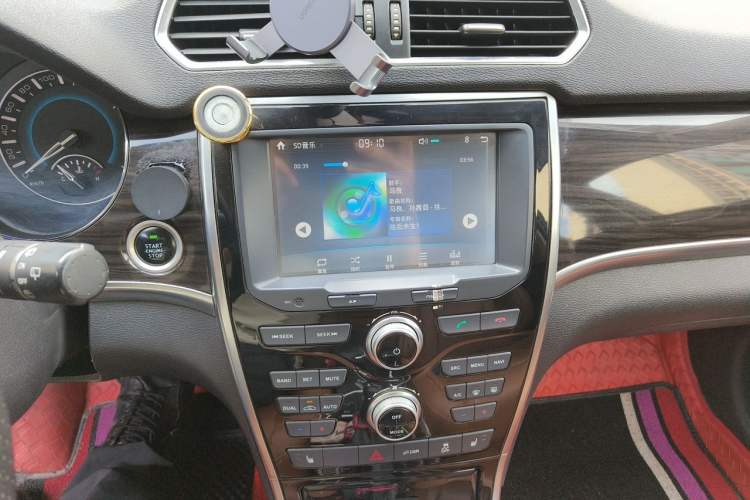 Used Haval H2 2016 Red-Label 1.5T Automatic Two-Wheel Drive Luxury Model Audio And AC Panel