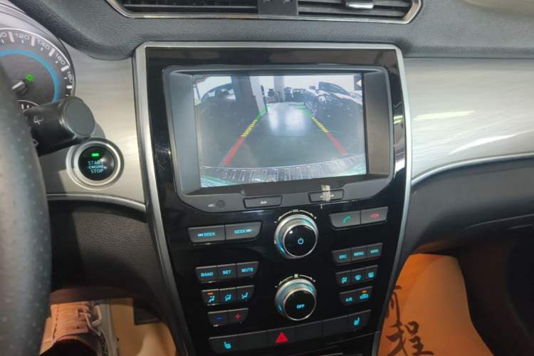 Used Haval H2 2016 Red Label 1.5T Automatic Two-Wheel Drive Elite Model Audio And AC Panel