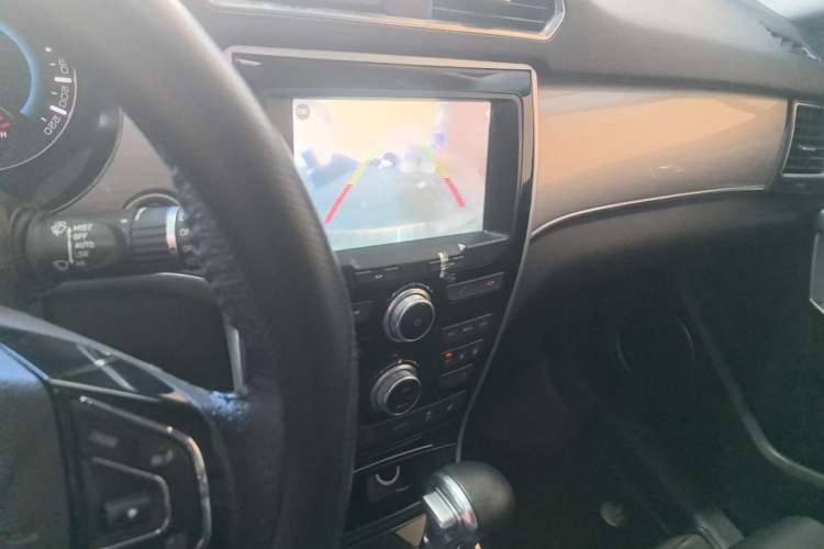 Used Haval H2 2016 Red Label 1.5T Automatic Two-Wheel Drive Prestige Model Audio And AC Panel