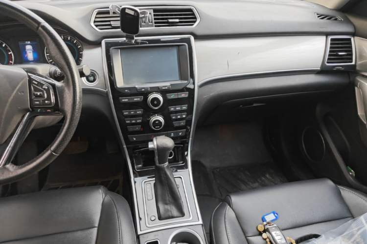 Used Haval H2 2016 Red-Label 1.5T Automatic Two-Wheel Drive Luxury Model Audio And AC Panel