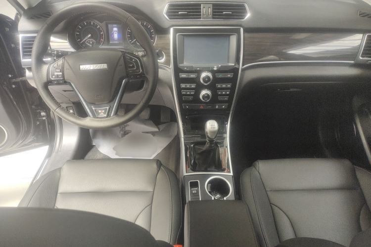 Used Haval H2 2016 Red-Label 1.5T Manual Two-Wheel Drive Luxury Model Center Console