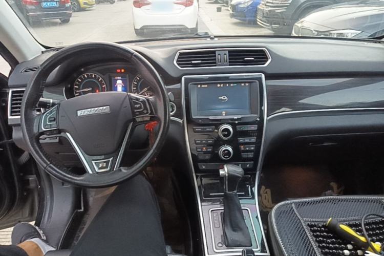 Used Haval H2 2016 Red-Label 1.5T Automatic Two-Wheel Drive Luxury Model Center Console