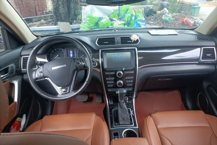 Used Haval H2 2016 Red-Label 1.5T Automatic Two-Wheel Drive Luxury Model Center Console