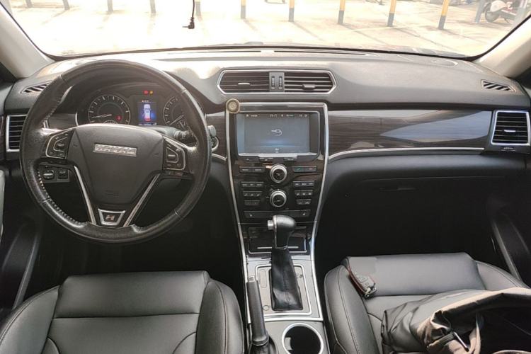 Used Haval H2 2016 Red Label 1.5T Automatic Two-Wheel Drive Elite Model Center Console