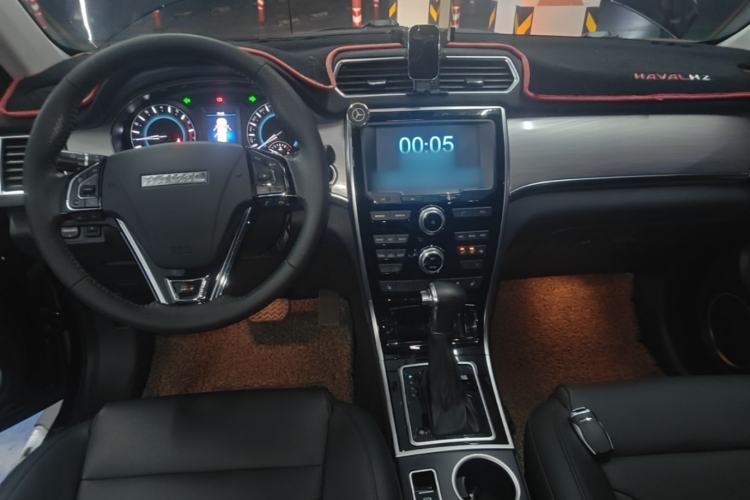 Used Haval H2 2016 Red-Label 1.5T Automatic Two-Wheel Drive Luxury Model Center Console