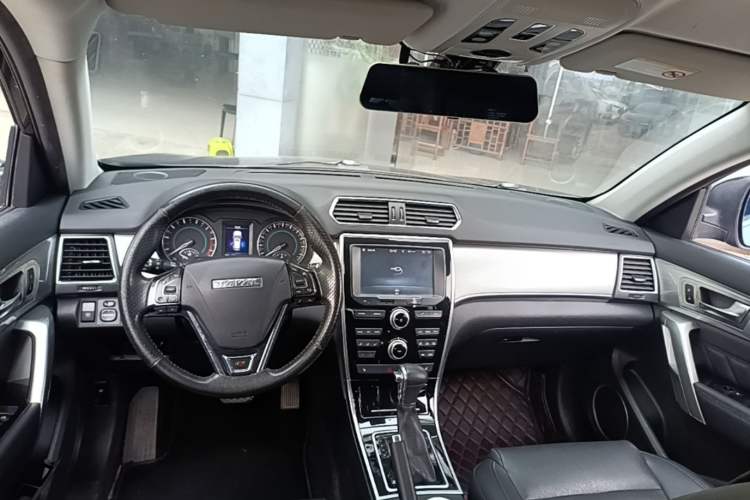 Used Haval H2 2016 Red Label 1.5T Automatic Two-Wheel Drive Elite Model Center Console
