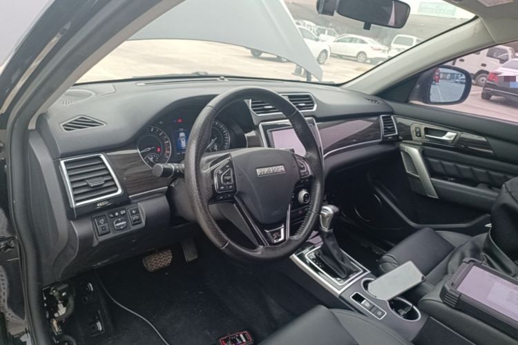 Used Haval H2 2016 Red-Label 1.5T Automatic Two-Wheel Drive Luxury Model Center Console