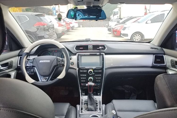 Used Haval H2 2016 Red-Label 1.5T Automatic Two-Wheel Drive Luxury Model Center Console