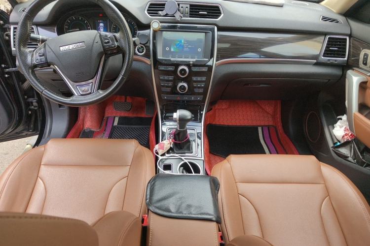 Used Haval H2 2016 Red-Label 1.5T Automatic Two-Wheel Drive Luxury Model Center Console