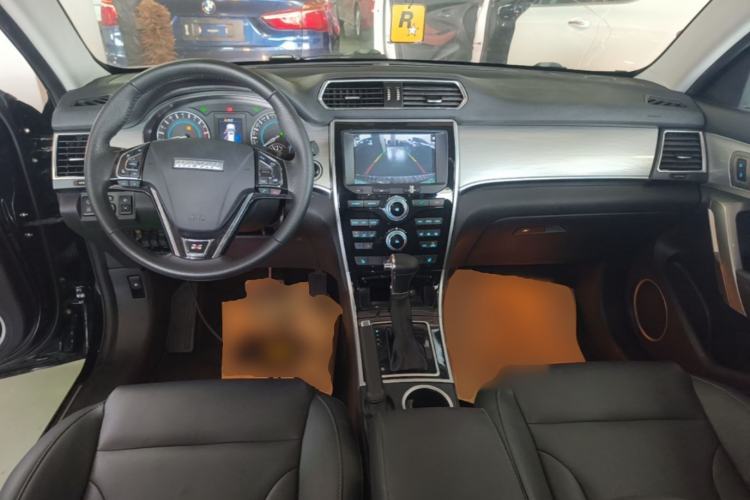 Used Haval H2 2016 Red Label 1.5T Automatic Two-Wheel Drive Elite Model Center Console