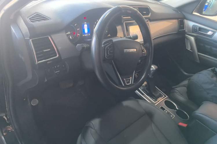 Used Haval H2 2016 Red Label 1.5T Automatic Two-Wheel Drive Prestige Model Center Console
