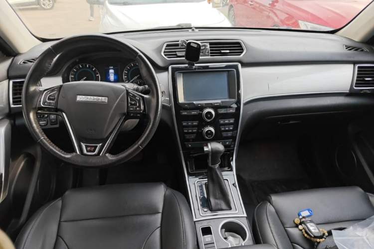 Used Haval H2 2016 Red-Label 1.5T Automatic Two-Wheel Drive Luxury Model Center Console