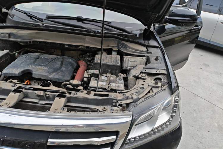 Used Haval H2 2016 Red Label 1.5T Manual Two-Wheel Drive Prestige Model Engine Bay Left