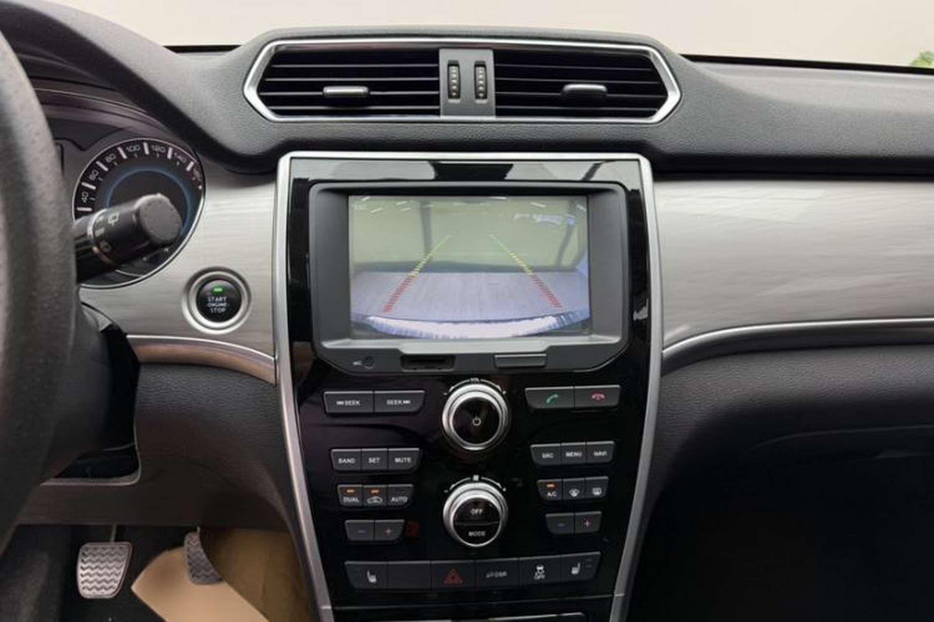 Used Haval H2 2016 Red-Label 1.5T Manual Two-Wheel Drive Luxury Model Exterior 12