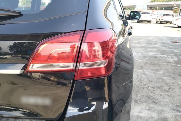 Used Haval H2 2016 Red-Label 1.5T Manual Two-Wheel Drive Luxury Model Exterior 3