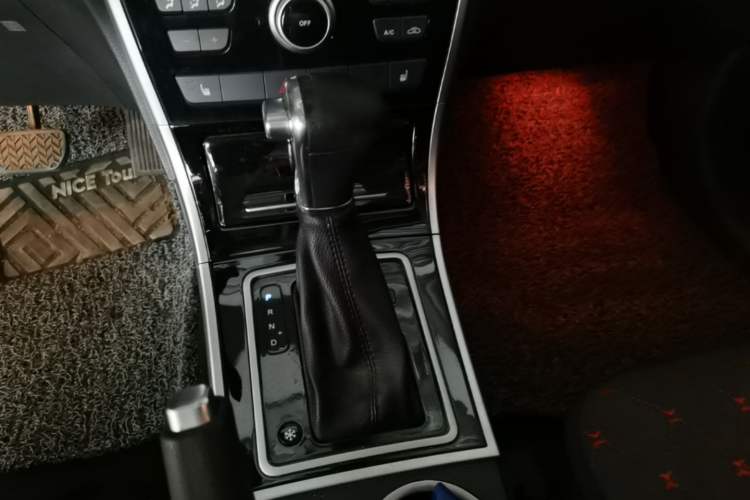 Used Haval H2 2016 Red Label 1.5T Automatic Two-Wheel Drive Elite Model Gear Lever