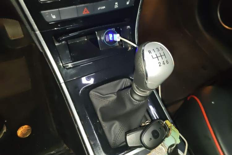 Used Haval H2 2016 Red-Label 1.5T Manual Two-Wheel Drive Luxury Model Gear Lever