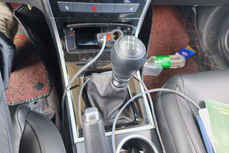 Used Haval H2 2016 Red Label 1.5T Manual Two-Wheel Drive Elite Model Gear Lever