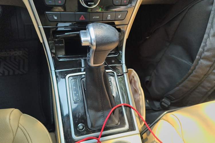 Used Haval H2 2016 Red-Label 1.5T Automatic Two-Wheel Drive Luxury Model Gear Lever